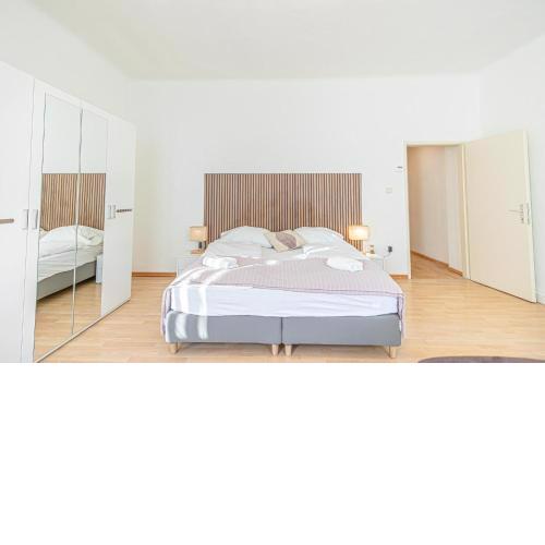 Modern 2-Bedroom Apartment for 5 in Prime Location
