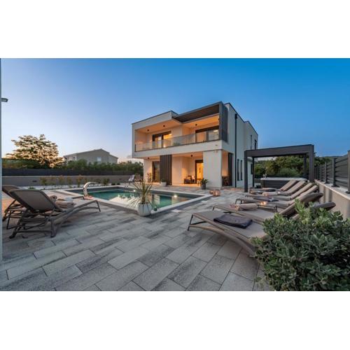 Modern 4BR Private Villa - Pool, Jacuzzi, Gaming Room