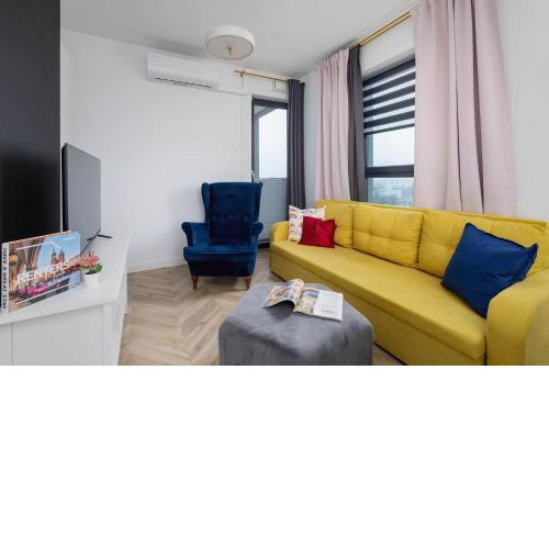 Modern and Bright Apartment with Air Conditioning & Parking by Noclegi Renters