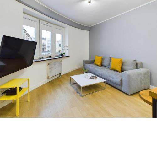Modern and Comfortable Studio with Smart TV by Noclegi Renters