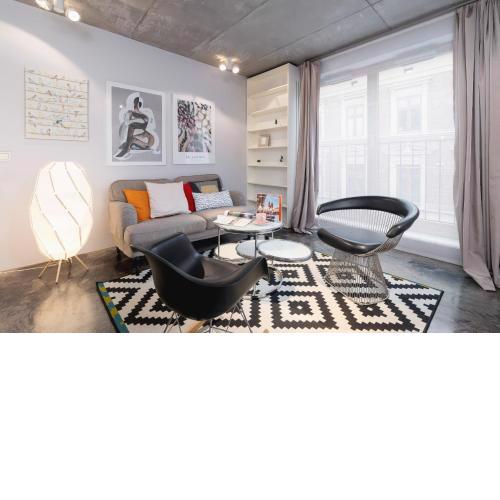 Modern and Elegant Apartment with Bathtub in Cracow Center by Noclegi Renters