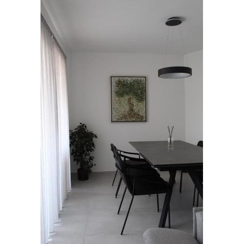 Modern and spacious 2 bedroom apartment