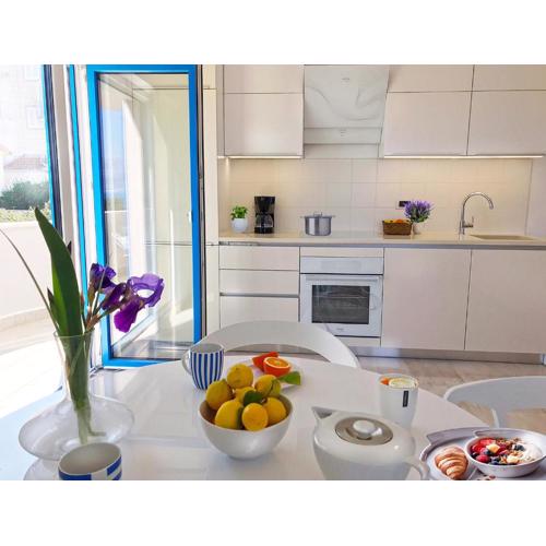 Modern Apartment for 4 persons, Sea view, near the beach