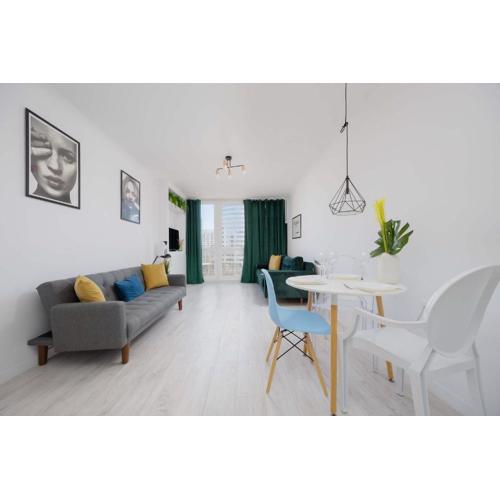 Modern Apartment Grzybowska near Hala Mirowska by Noclegi Renters