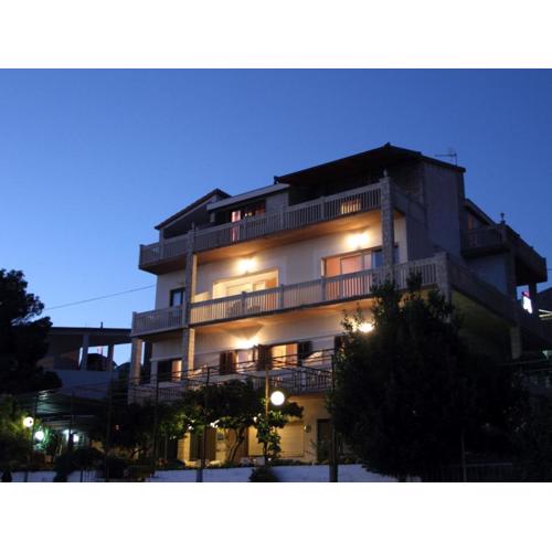 Modern Apartment in Podstrana with Jacuzzi