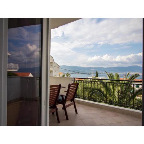 Modern Apartment in Slatine with Terrace