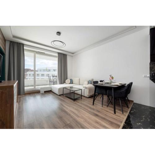 Modern Apartment in the Center of Wrocław with Air Conditioning and Balcony by Noclegi Renters