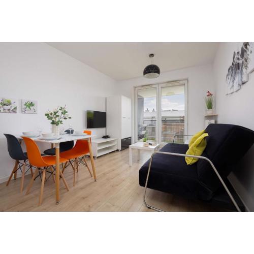 Modern Apartment in Warsaw with Underground Parking by Noclegi Renters