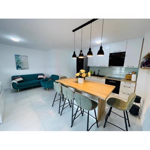Modern apartment near Trogir center, free parking