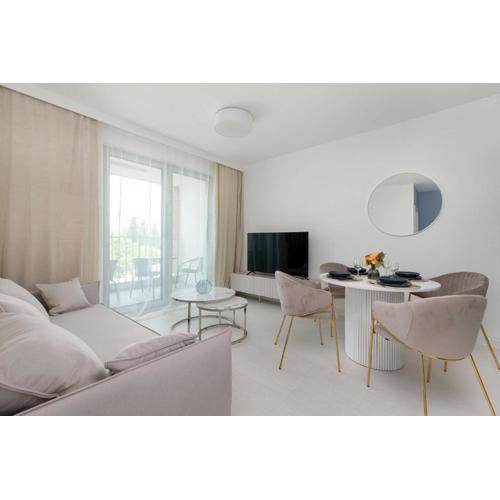 Modern Apartment Popiełuszki 2C with Parking in the Center of Gdańsk by Noclegi Renters
