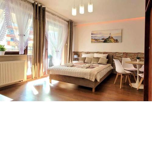 Modern Apartment SANDY BEACH down town, aquapark, free parking