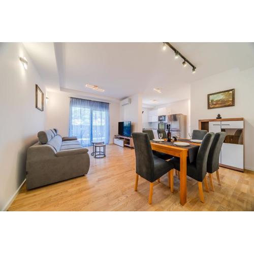 Modern Apartment With Balcony And Garage - Happy Rentals