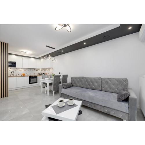 Modern Apartment With Private Garden Międzywodzie by Renters Prestige