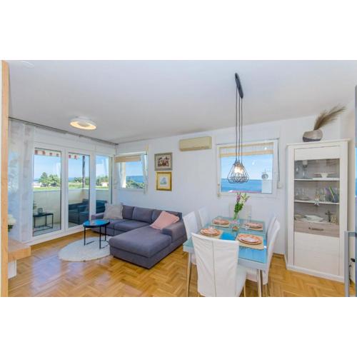 Modern apartment with sea view and secure garage