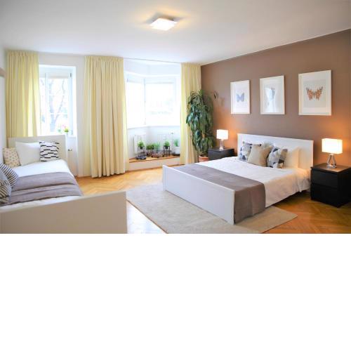 Modern apt in the most famous city postcard