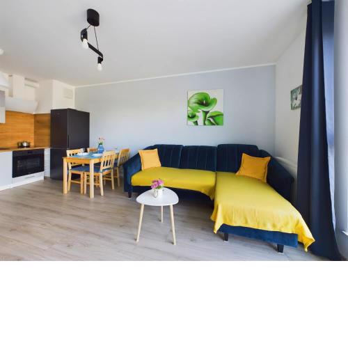 Modern & Bright Apartment Bramińskiego with Parking and Balcony by Noclegi Renters
