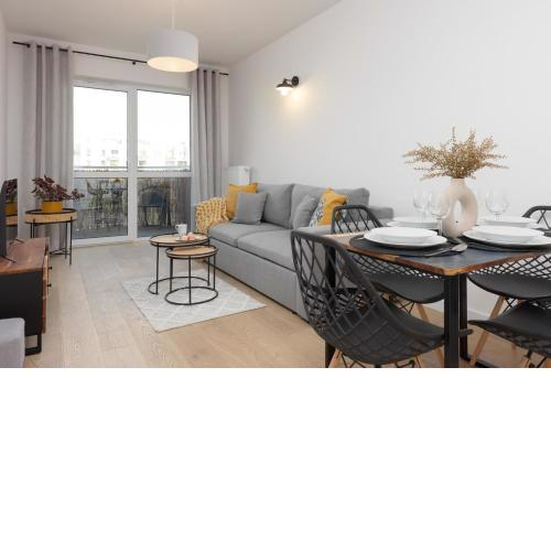 Modern & Bright Apartment with Parking and Balcony by Noclegi Renters