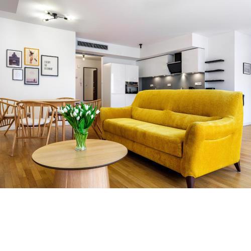 Modern Central Apartment w. parking by Tyzenhauz