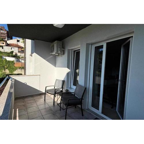 Modern & Charming - Free Private Parking - One Bedroom Apartment
