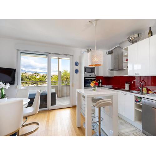 Modern city center home with terrace, cleaning included