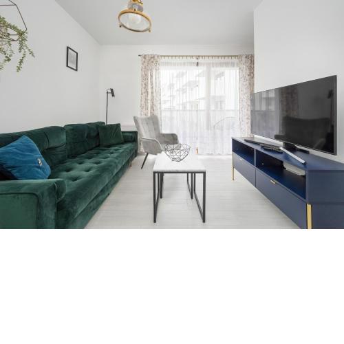 Modern Classic Studio Apartment in Kępa Mieszczańska by Noclegi Renters
