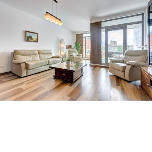 Modern Dom & House Apartments in Gdańsk with Pool and Gym