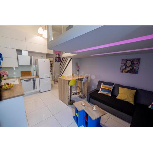Modern Duplex Studio Tommy