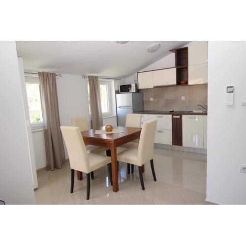 Modern eingerichtete Apartment für 2 Personen in einem Haus mit mehrere Apartments und mit Pool