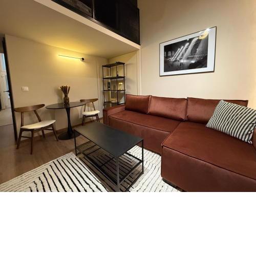 Modern Flat with High Ceilings By The Danube for 2
