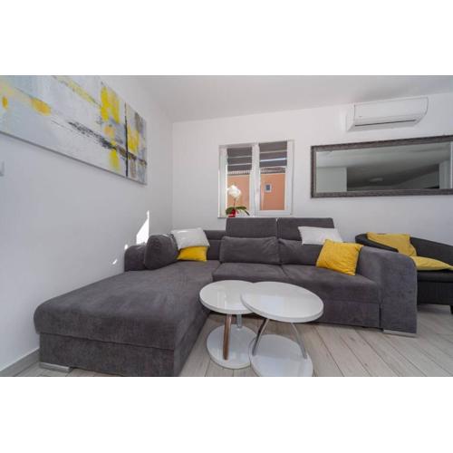Modern groundfloor apartment for 2