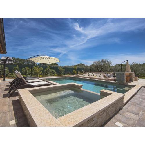 Modern Holiday Home in Medulin with Pool