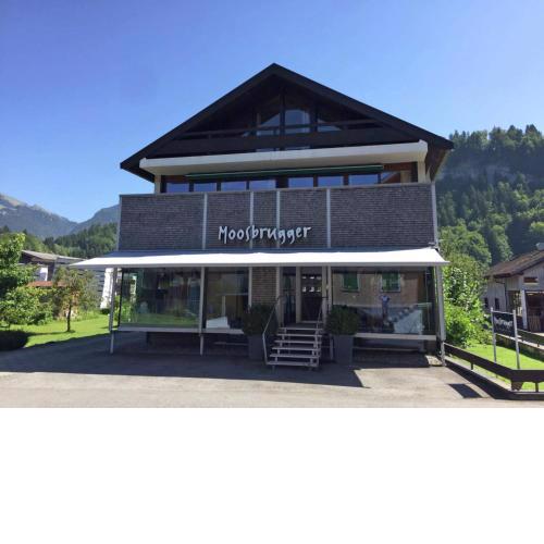 Modern Holiday Home with Mountain View