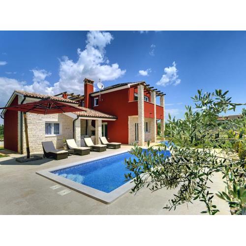 Modern Holiday Home with Pool in Bratulici