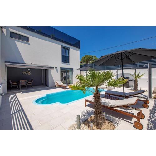 Modern Holiday House Jadranka With Pool - Happy Rentals
