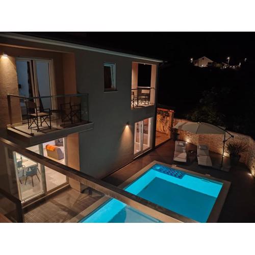 Modern house Luna with pool