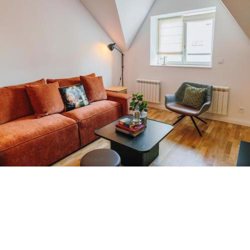 Modern Mezzanine Apt at Jecna st