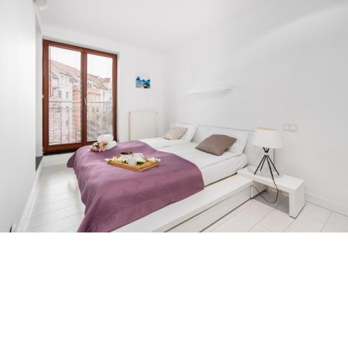 Modern Minimalism Apartment near Poznań Old Market by Noclegi Renters