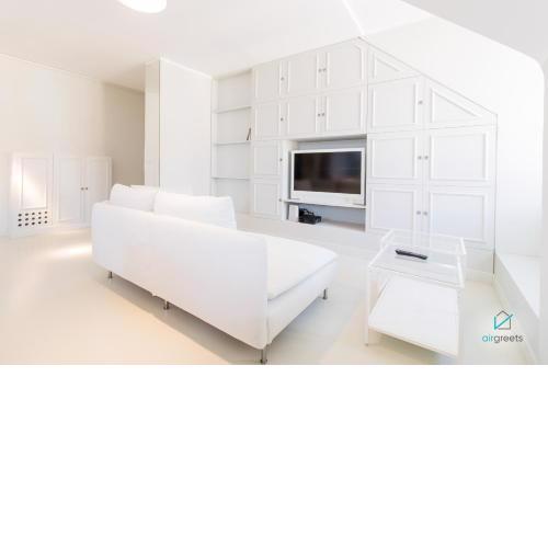 MODERN, MINIMALIST FLAT IN VIENNA