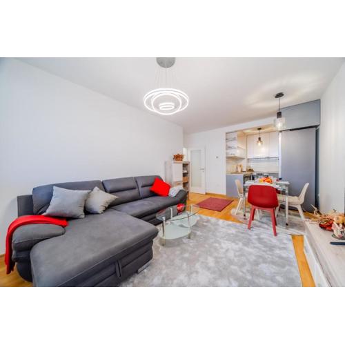 Modern Oasis With Terrace - Happy Rentals