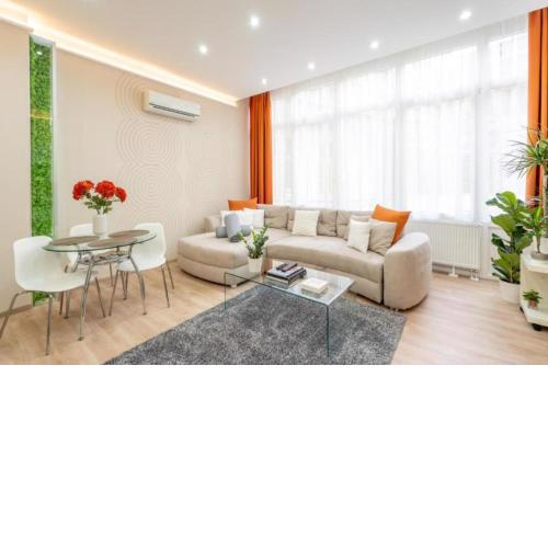 Modern, Quiet & Cozy Apartment in the middle of Downtown near Danube at Fashion street
