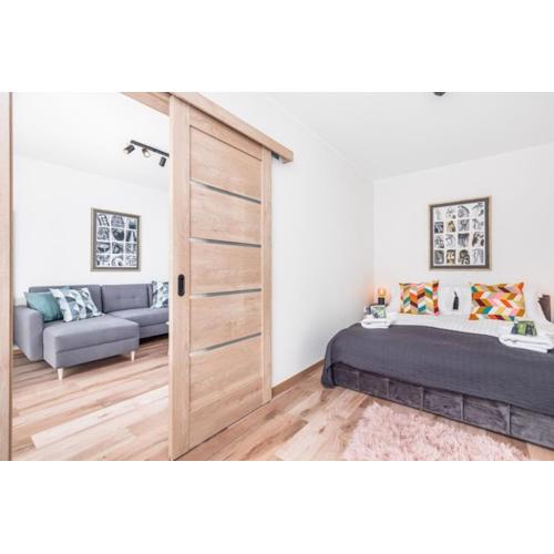 Modern Riverside Apartment with Free parking space