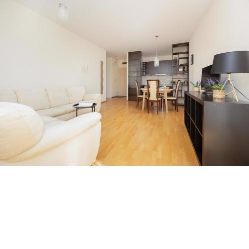 Modern & Spacious Apartment with Balcony and Parking by Noclegi Renters