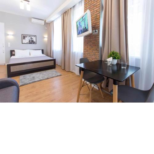 Modern studio beside metro Yaroslava Mudroho, Universytet - Chernyshevska str 95-7