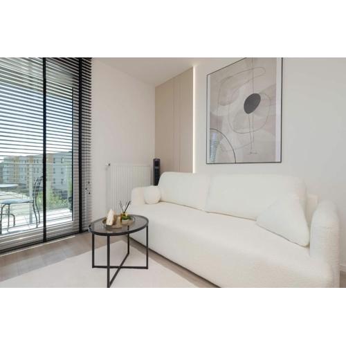 Modern Studio in Gdansk with Parking and Balcony by Noclegi Renters