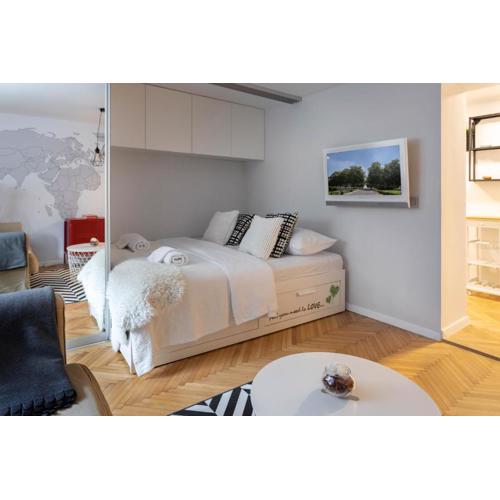 Modern Studio near British Square