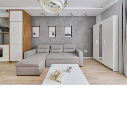 Modern Studio with Balcony for 4 Guests in Wrocław by Noclegi Renters