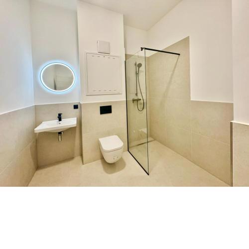 Modern Studio with Free Parking