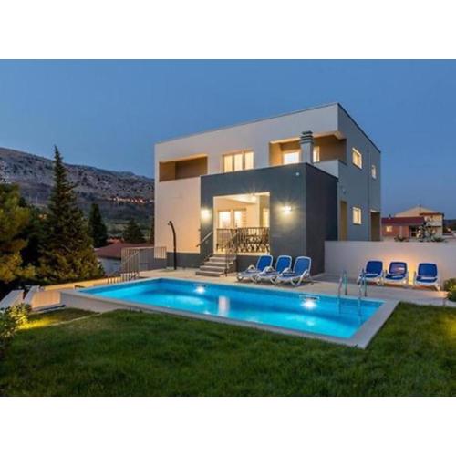 Modern & Stylish Villa with Private Pool