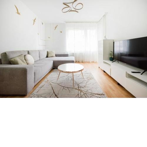Modern two-bedroom apartment with free parking