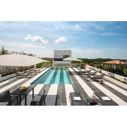Modern villa Dea with jacuzzi and pool in Porec